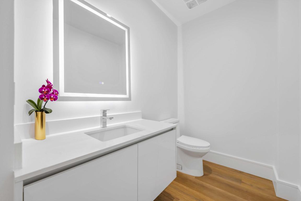 Nautilus 220 Condominium - Residential