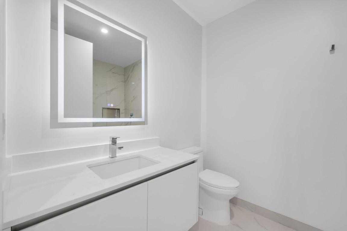 Nautilus 220 Condominium - Residential