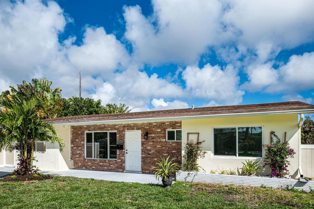 Photo of 2611 NE 16th Street, Pompano Beach, FL 33062 (MLS # B26002684)