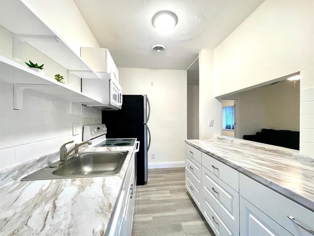 Photo of 828 NE 17th Avenue #2, Fort Lauderdale, FL 33304 (MLS # B26024899)