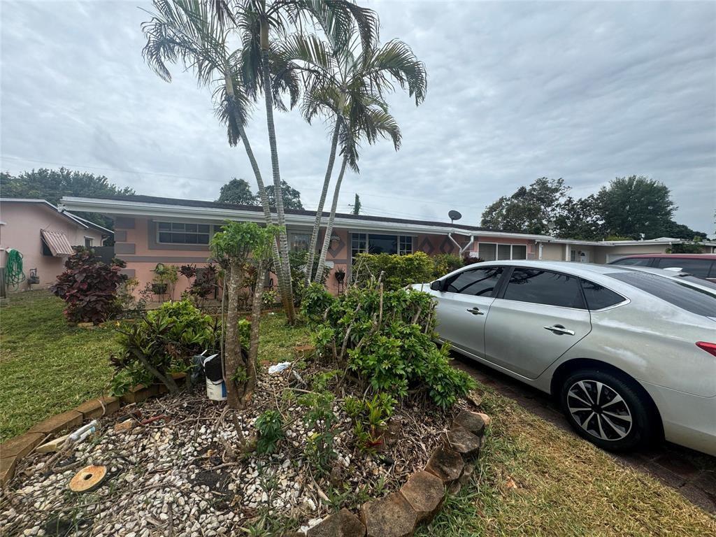 4 bed 2 bath. 2 Dining rooms. Florida room. Living room. Fenced in backyard.