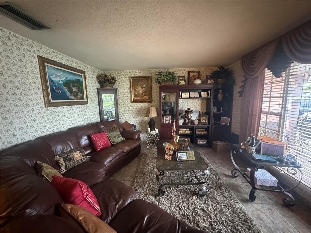 6600 NW 25th Ct
