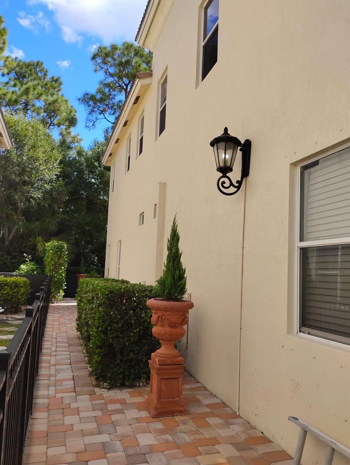Parkwood Estates - Residential Lease