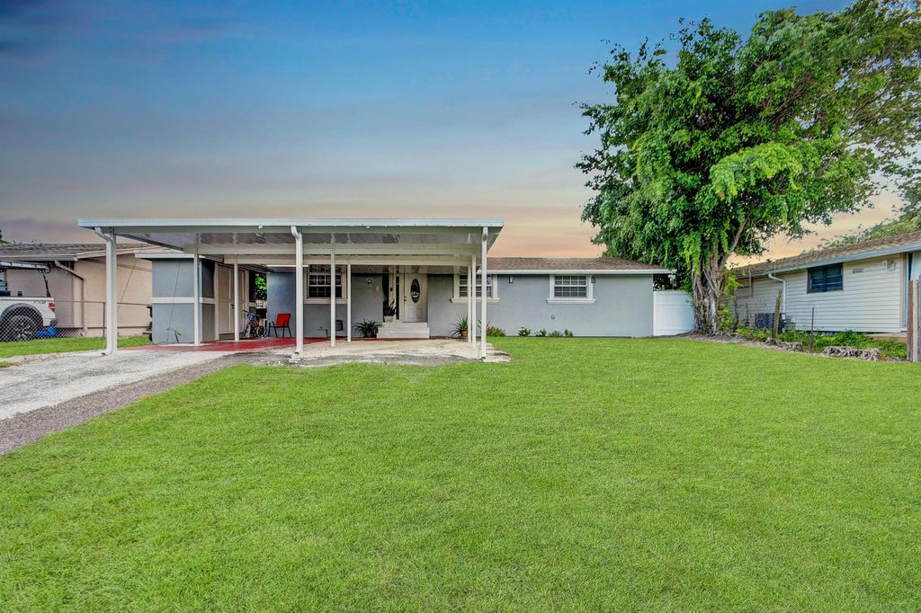 Photo of 3872 Mackinac Road, Lake Worth, FL 33462 (MLS # R10897671)