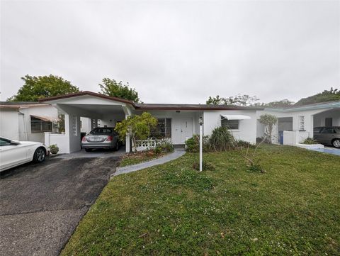 A home in Lauderdale Lakes