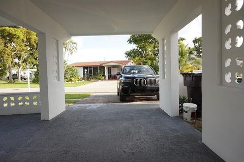 A home in Lauderdale Lakes