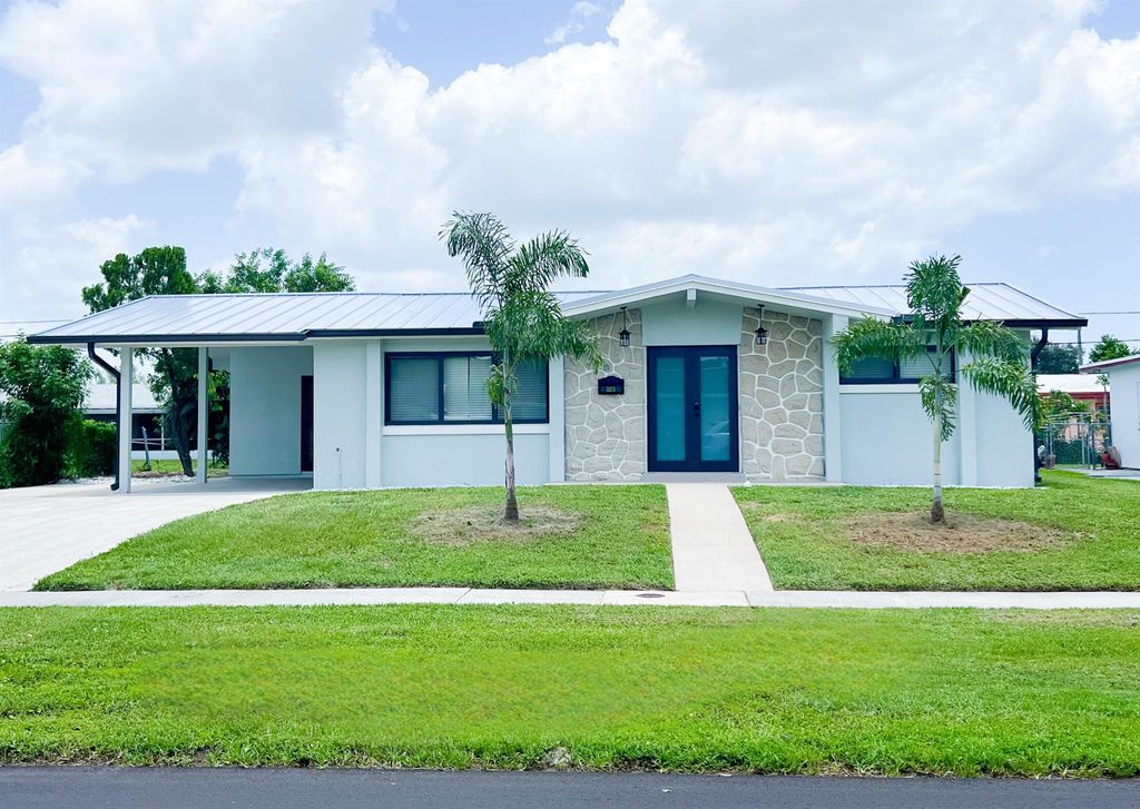 Photo of 3373 Bermuda Road, Palm Beach Gardens, FL 33410 (MLS # R10903803)