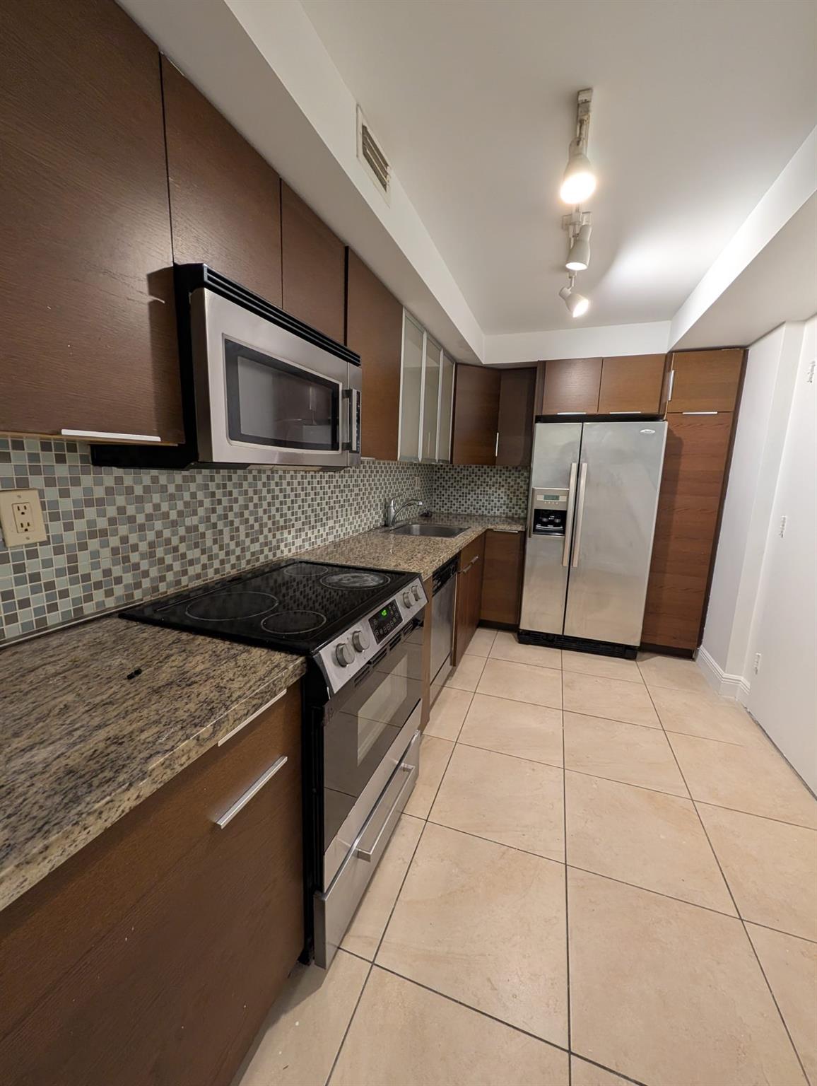 Bayview Palms - Residential Lease