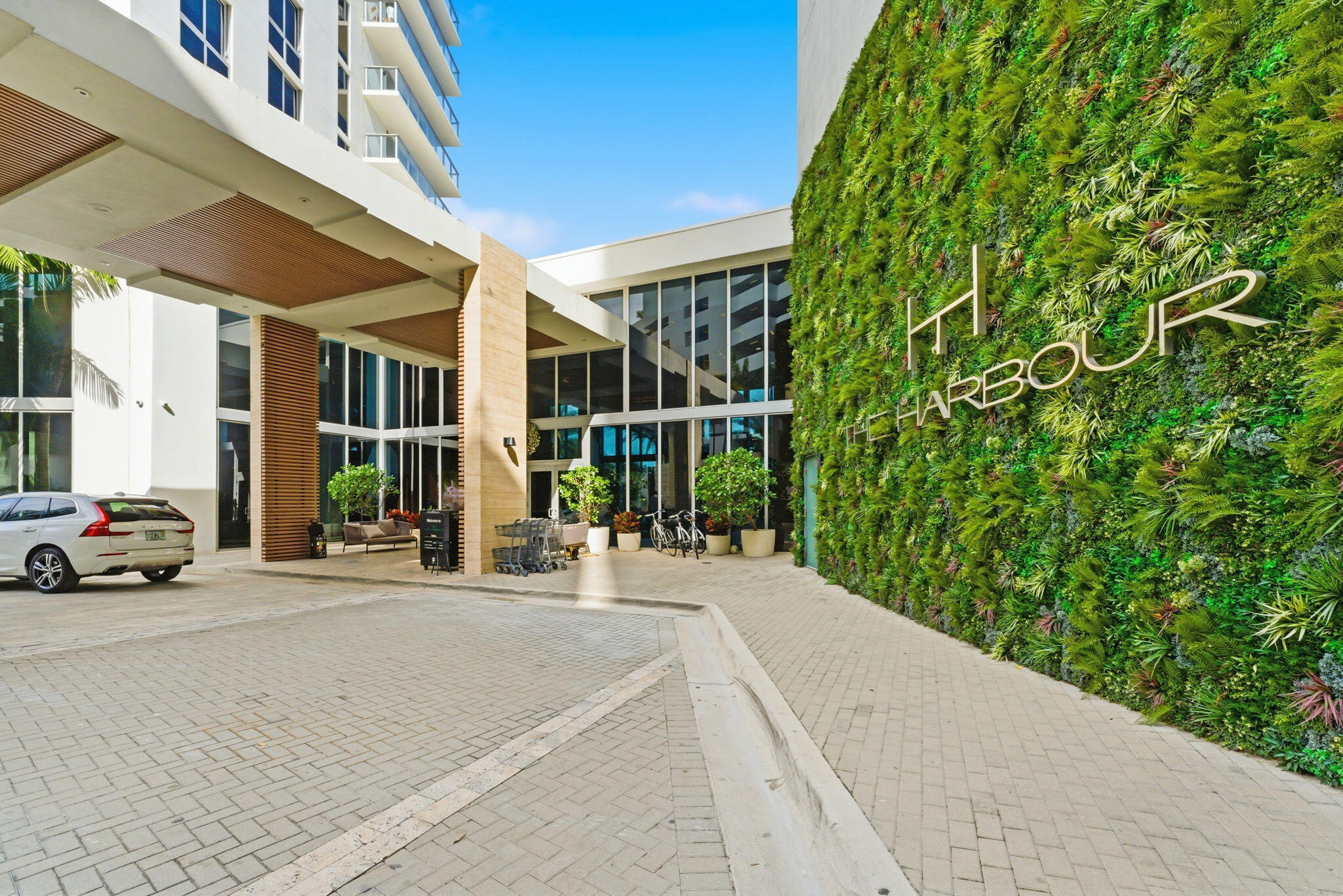 THE HARBOUR SOUTH CONDO - Residential