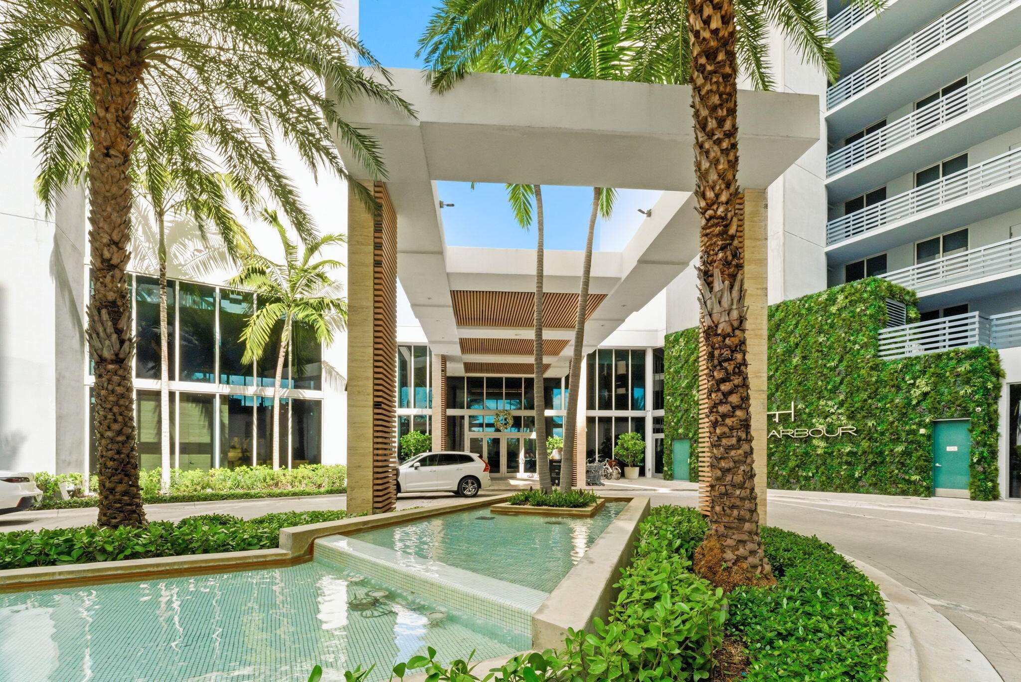 THE HARBOUR SOUTH CONDO - Residential