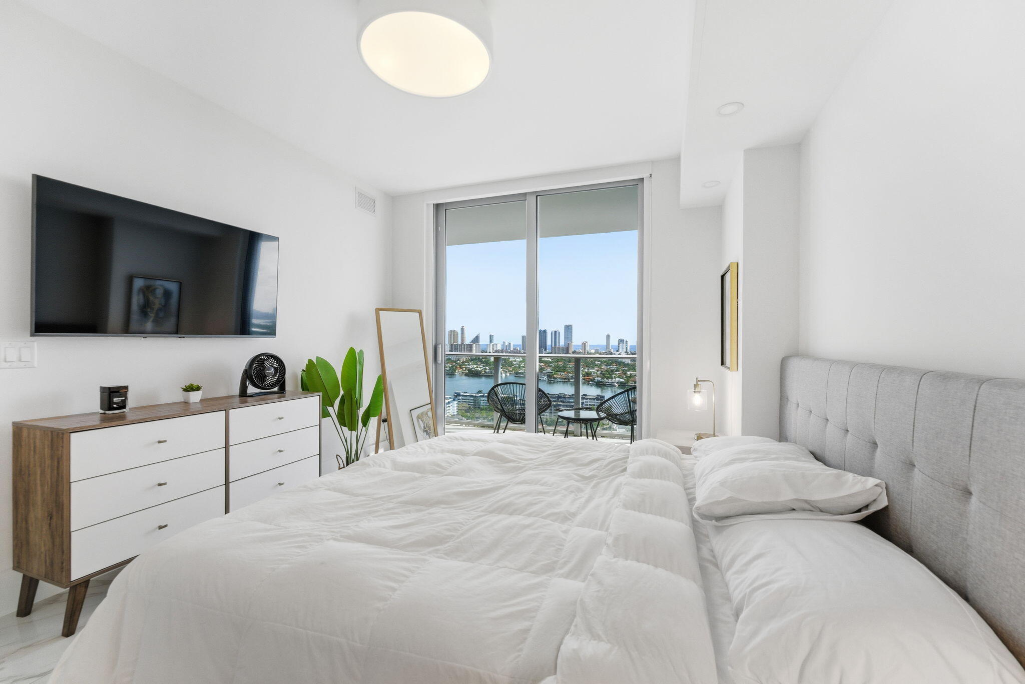 THE HARBOUR SOUTH CONDO - Residential