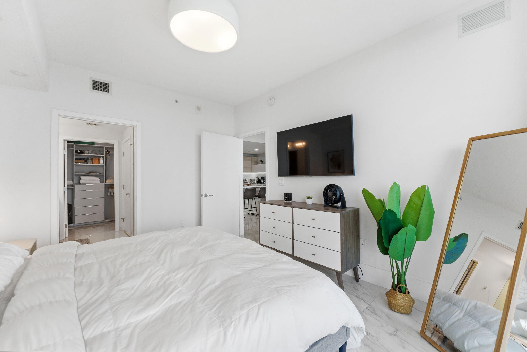 THE HARBOUR SOUTH CONDO - Residential