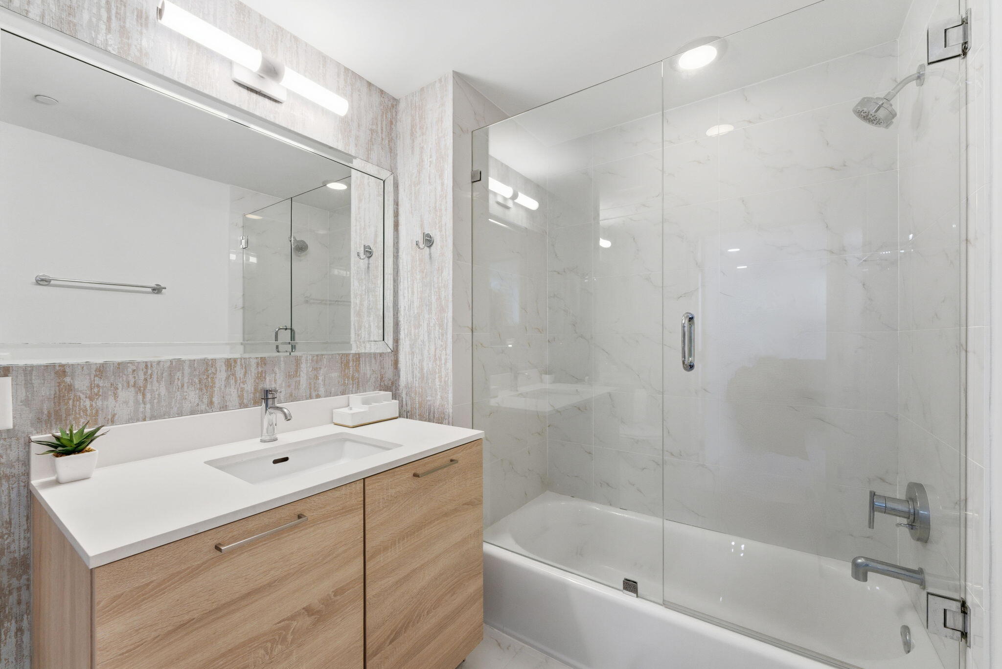 THE HARBOUR SOUTH CONDO - Residential