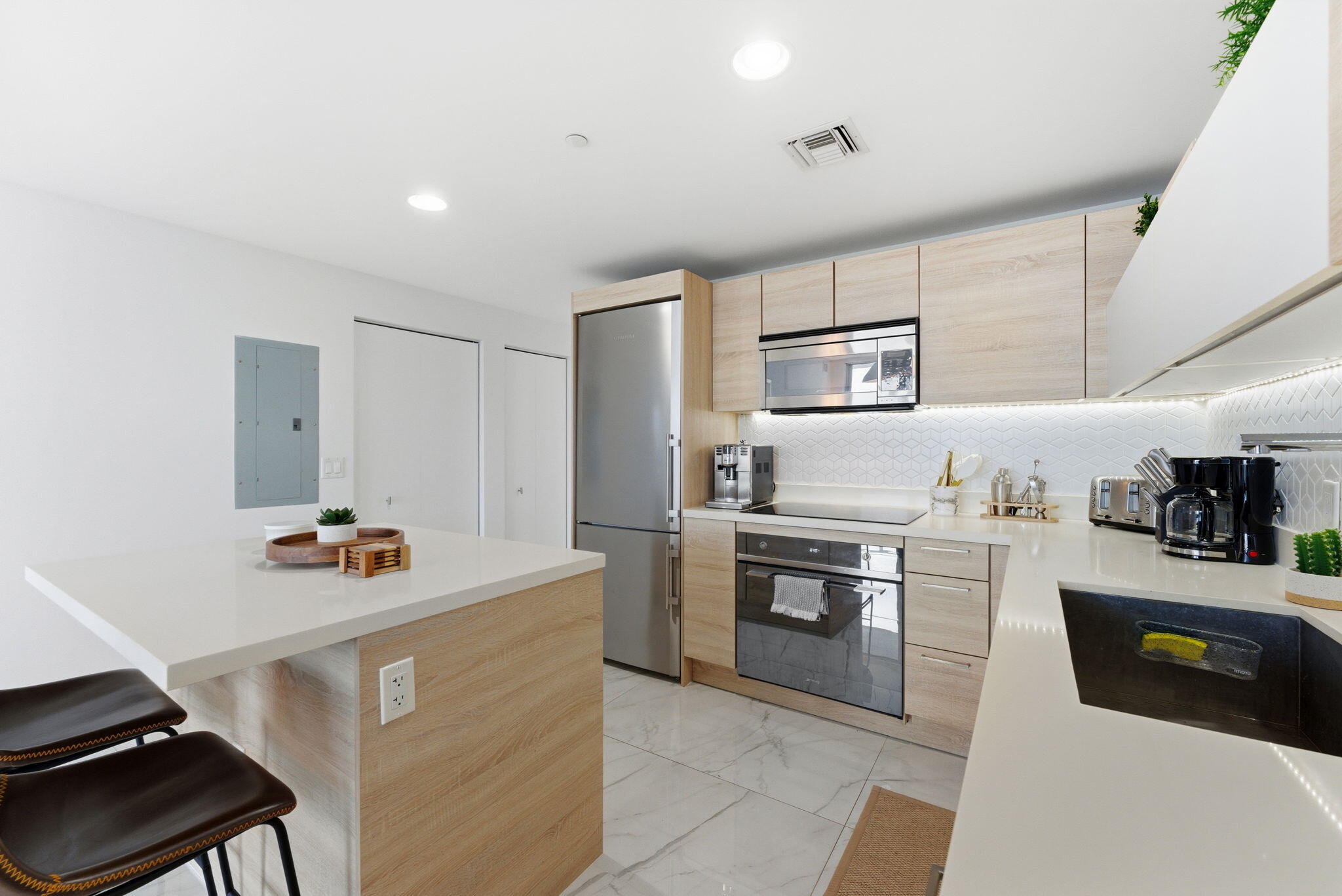 View photos, virtual tours, details... 16385 Biscayne Boulevard 2516