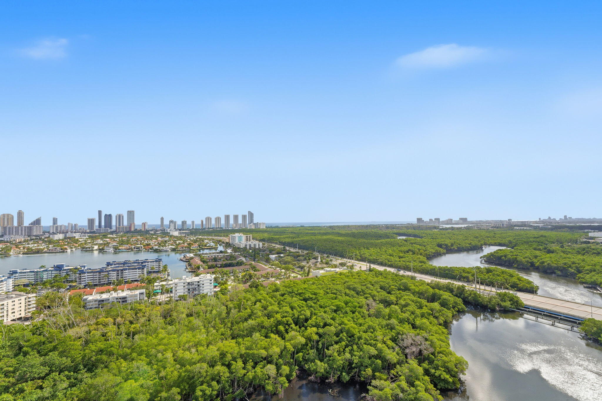 THE HARBOUR SOUTH CONDO - Residential