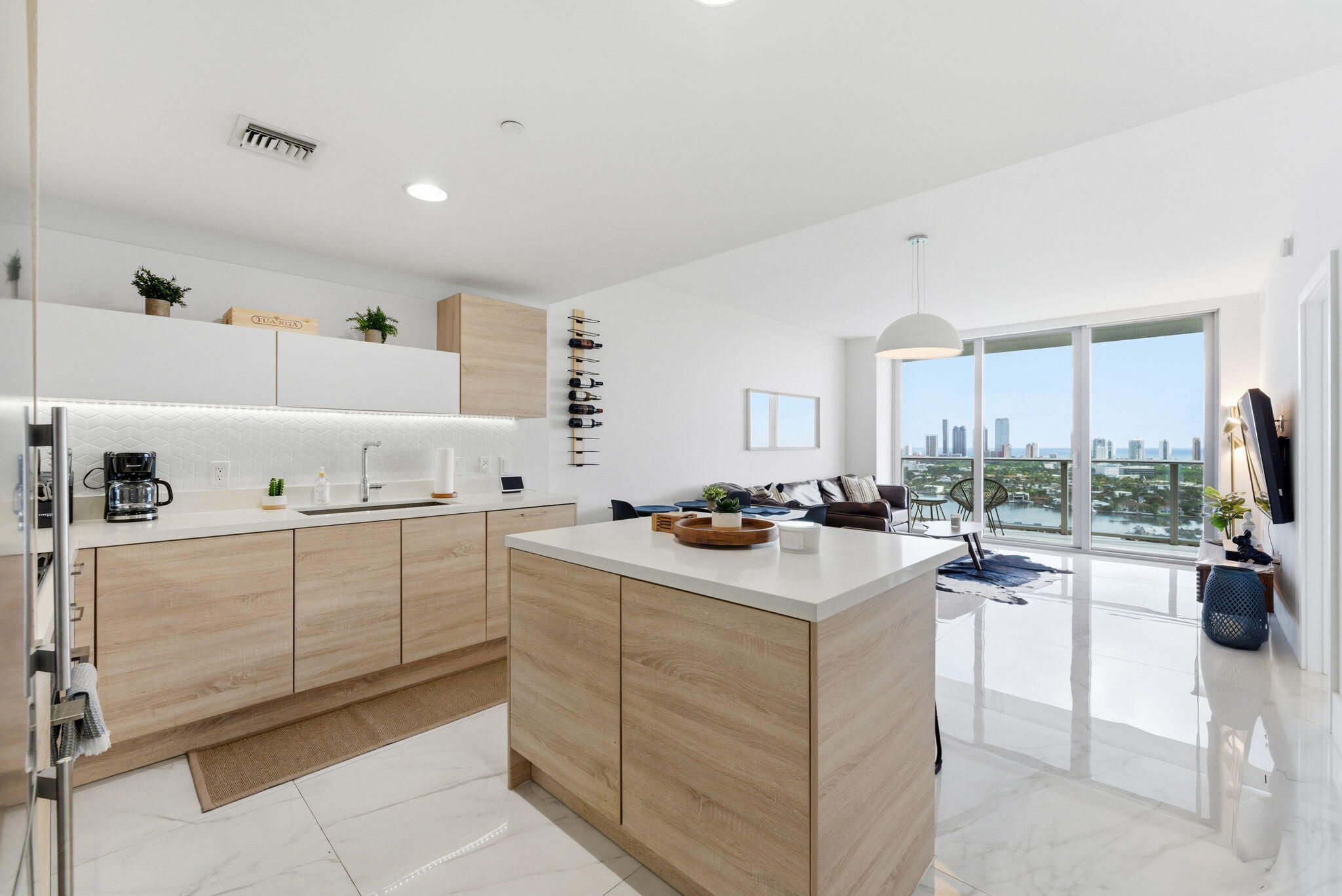 View photos, virtual tours, details... 16385 Biscayne Boulevard 2516