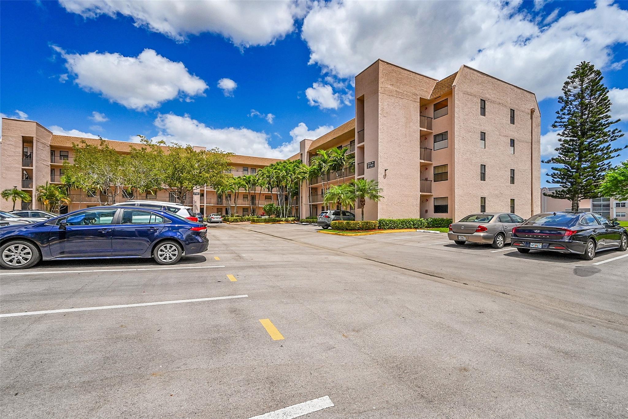 SUNRISE LAKES PHASE IV - Residential