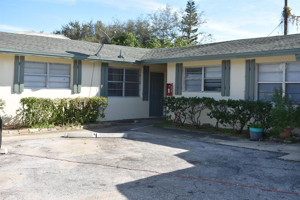 Photo of 207 Southland Drive #4, Fort Pierce, FL 34982 (MLS # R11123943)
