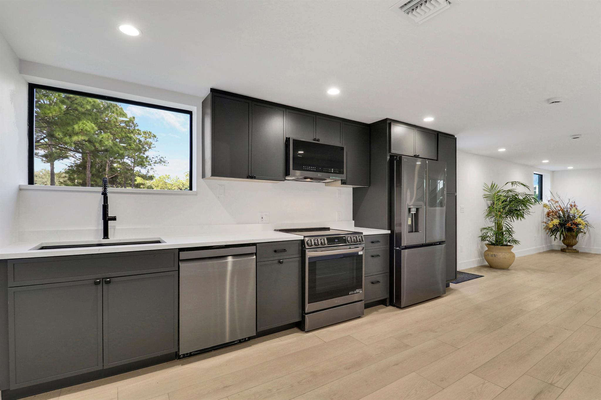 COLONY PARK - Residential