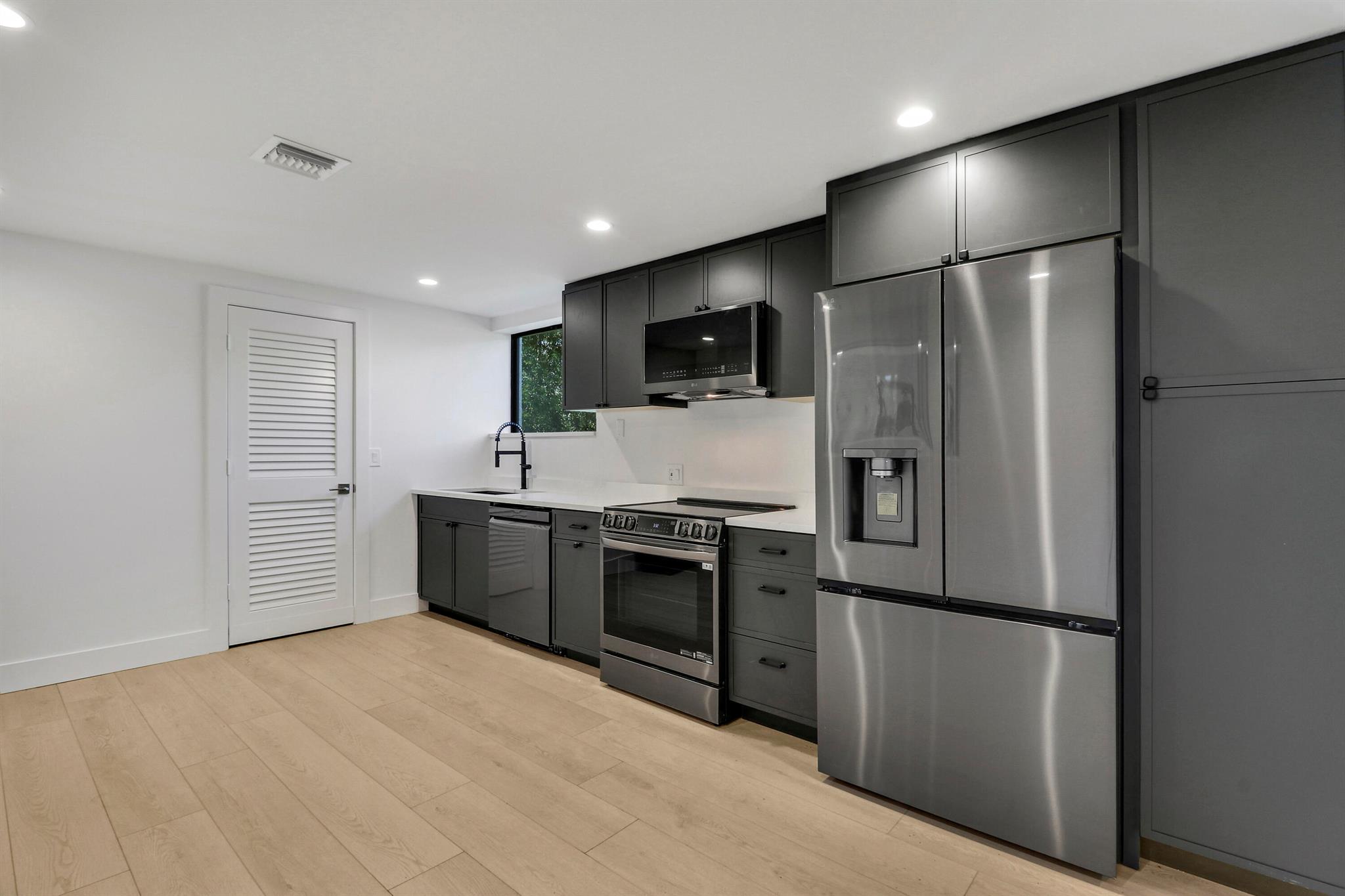 COLONY PARK - Residential