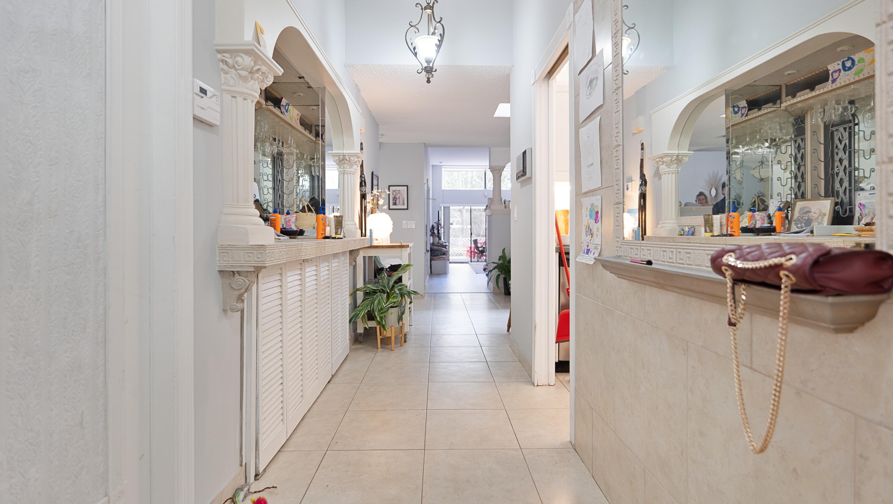 CANARY PALM CLUB - Residential