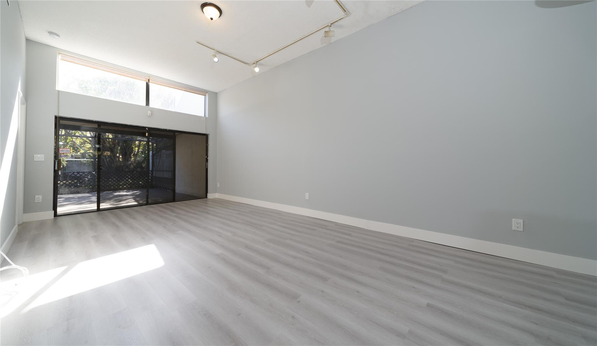 CANARY PALM CLUB - Residential