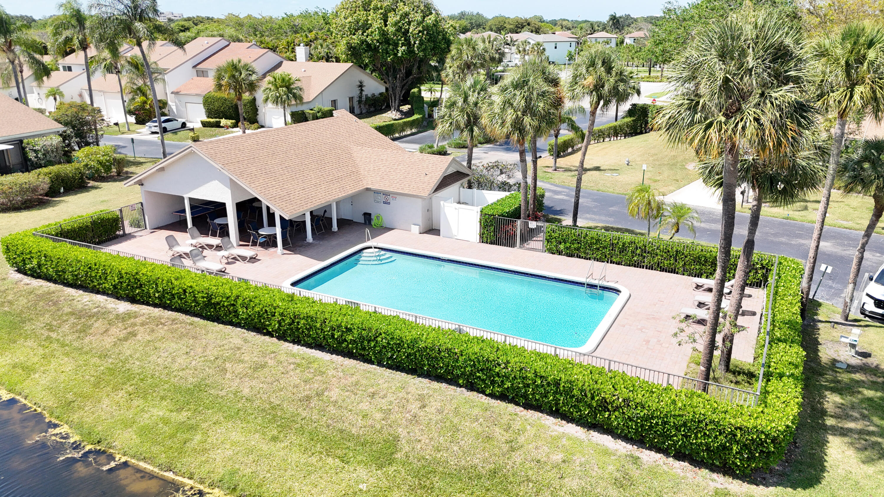 CANARY PALM CLUB - Residential