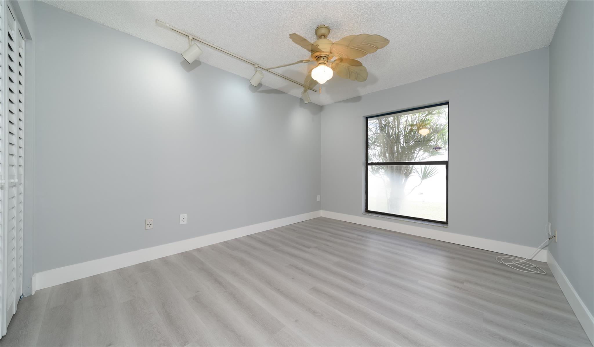 CANARY PALM CLUB - Residential