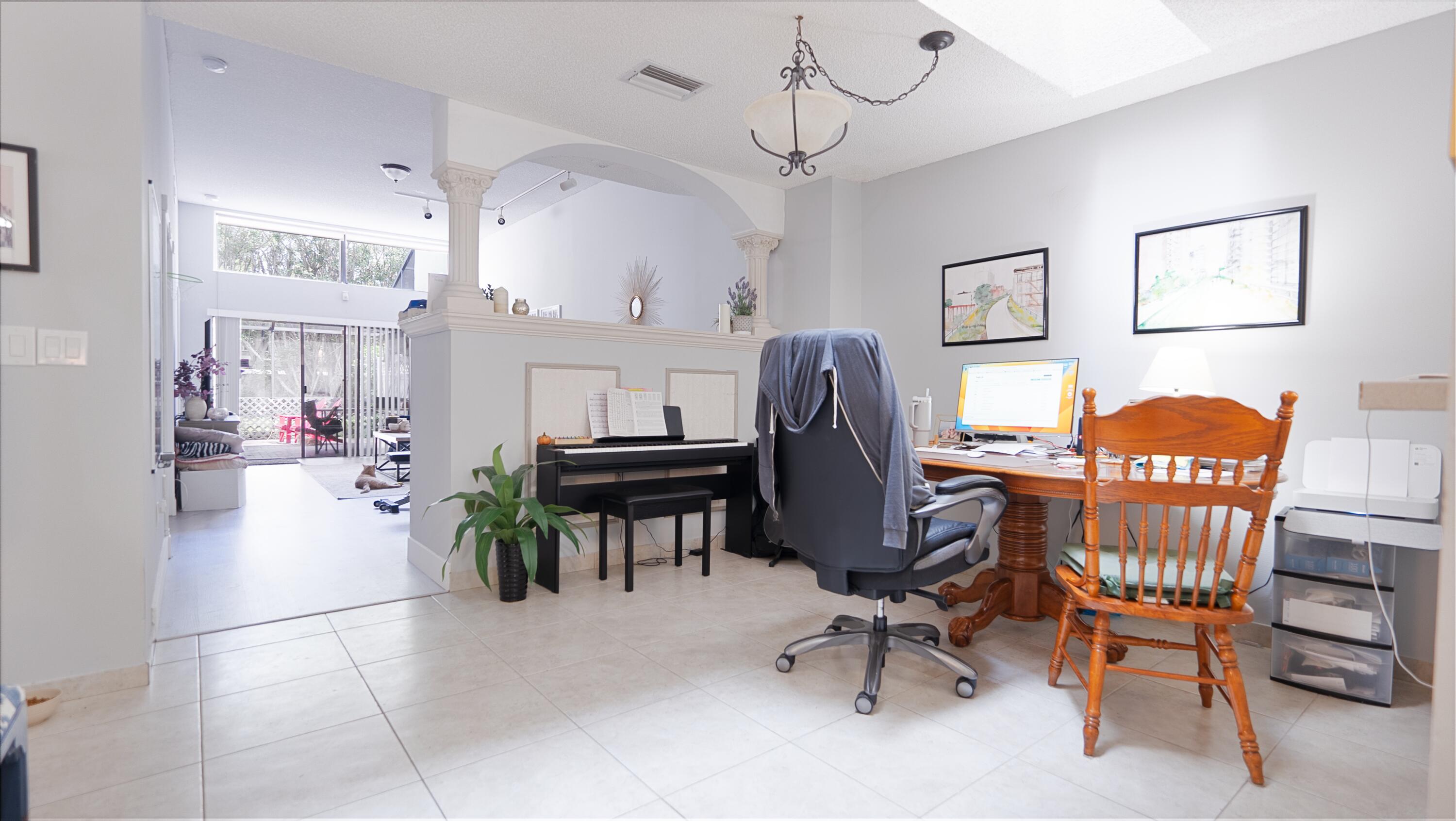 CANARY PALM CLUB - Residential