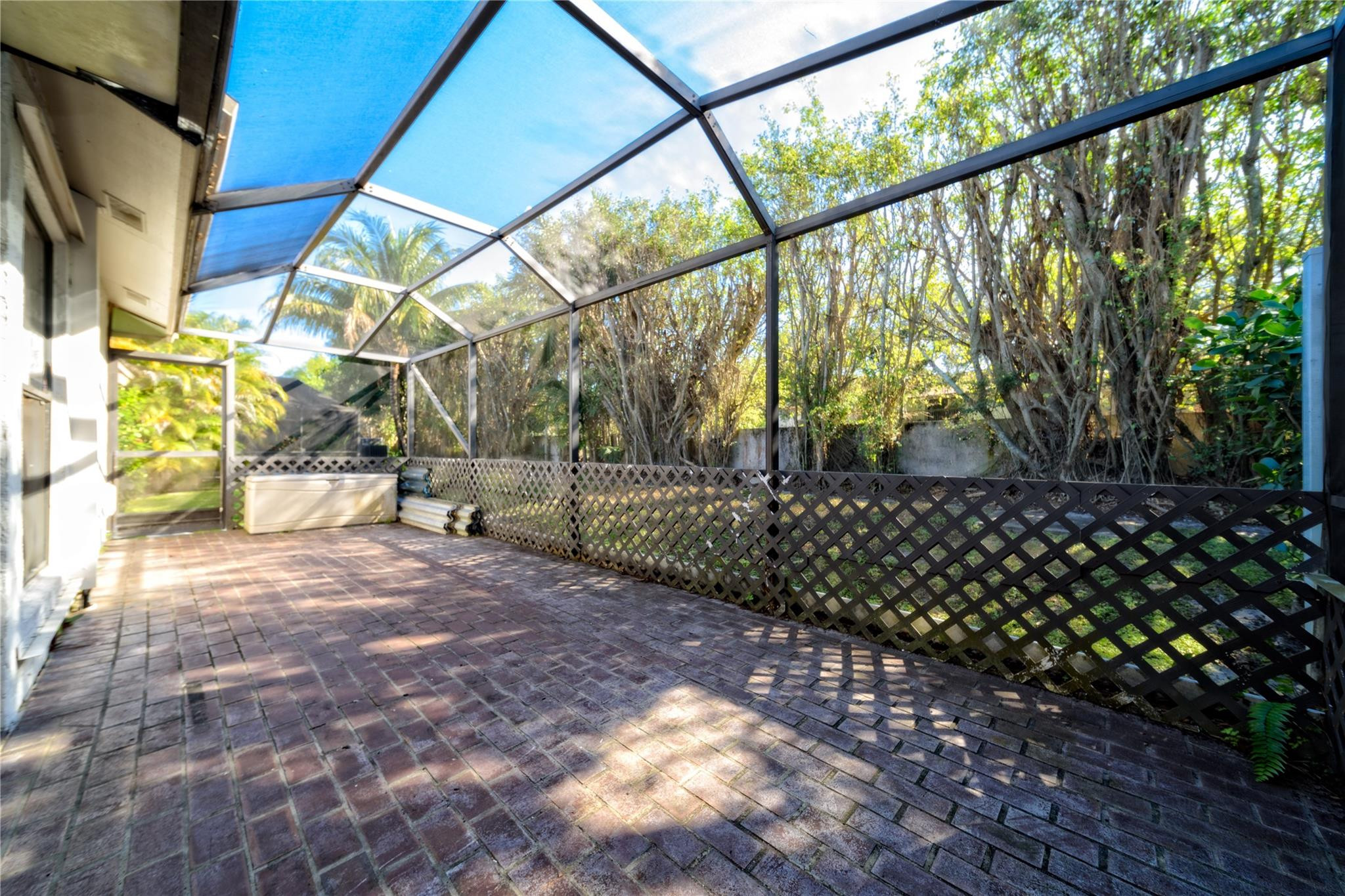 CANARY PALM CLUB - Residential