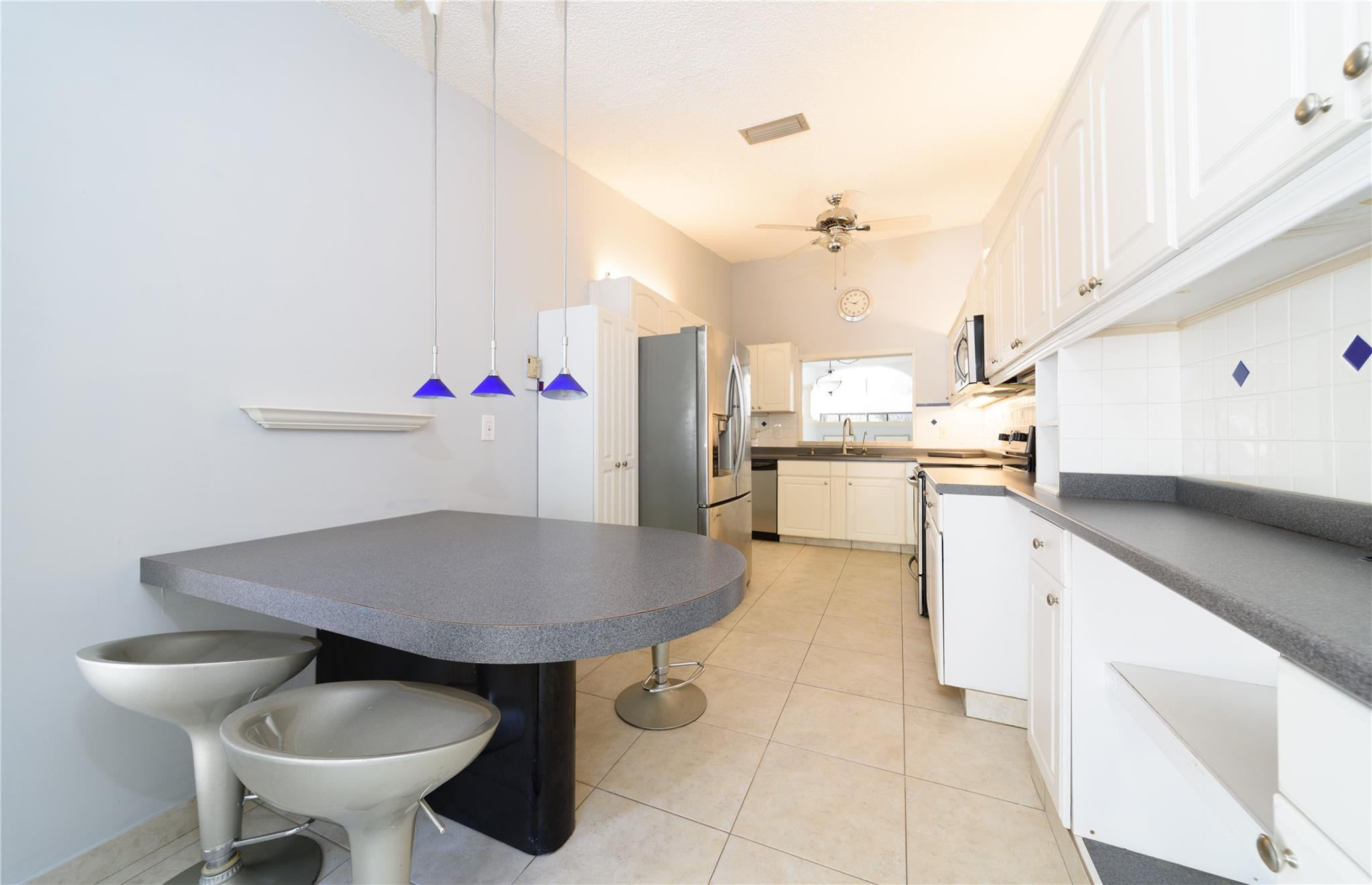 CANARY PALM CLUB - Residential