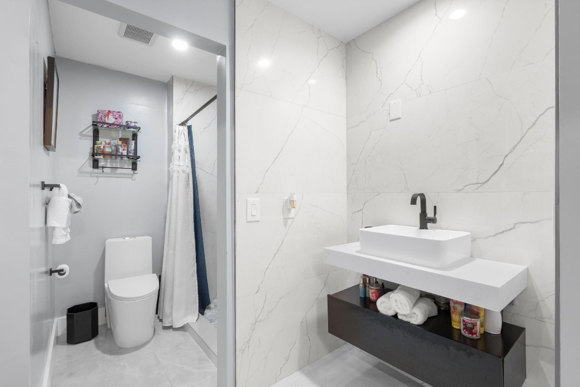 PATIOS OF OAKWOOD CONDO - Residential