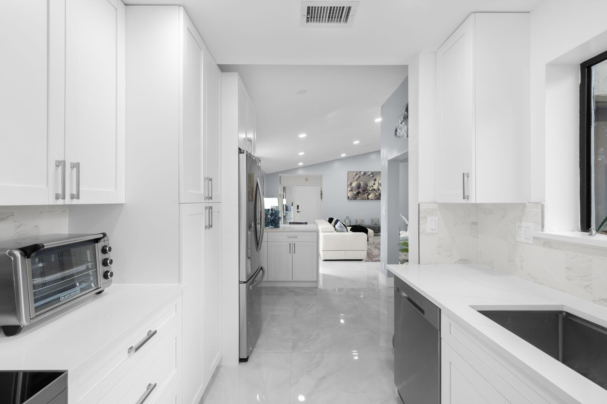 9502 SW 1st Ct, Coral Springs, FL, 33071/$320,000 2 9502 SW 1st Ct