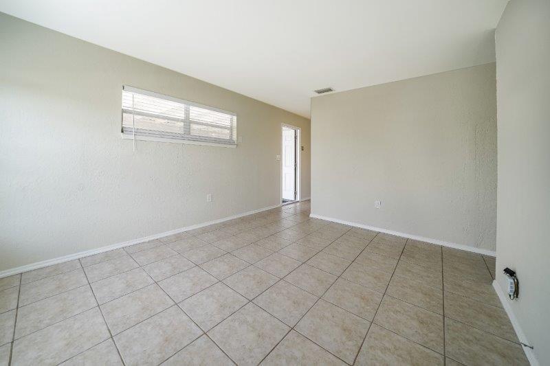 PALM BEACH SQUARE UNIT 1 - Residential Lease