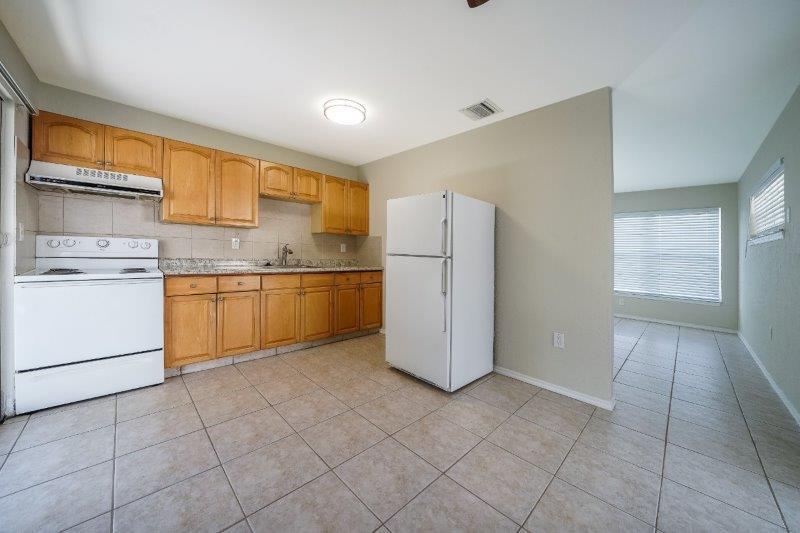 PALM BEACH SQUARE UNIT 1 - Residential Lease