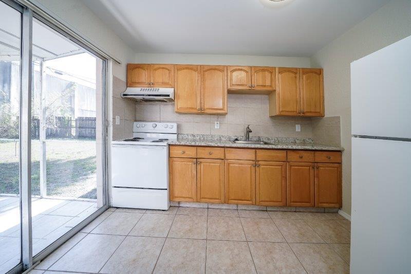 PALM BEACH SQUARE UNIT 1 - Residential Lease