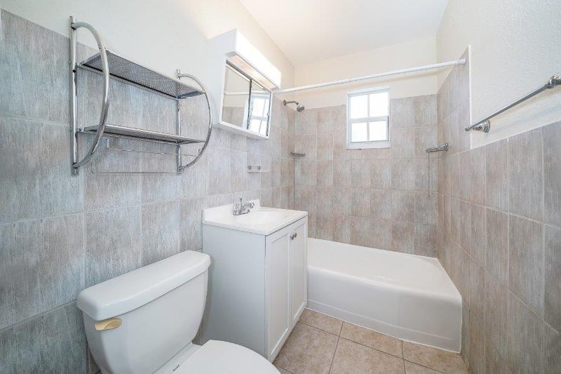 PALM BEACH SQUARE UNIT 1 - Residential Lease