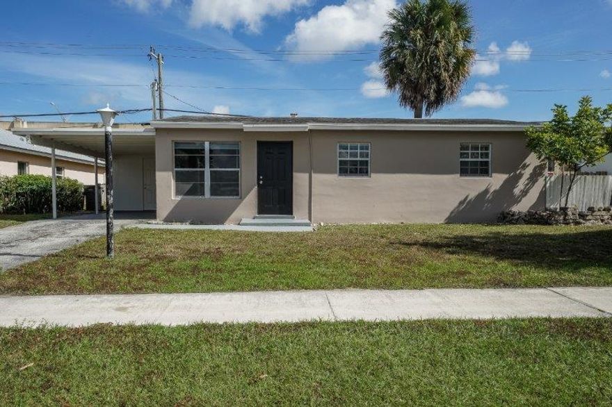 3BR, 1 full bath, 1 half bath, single family home in Palm Beach Gardens This home has an eat-in kitchen with a large fenced in back yard and screened patio. Home has been painted inside & out. New fans & light fixtures. 2 pets allowed, no weight restriction. Rent includes lawn maint.