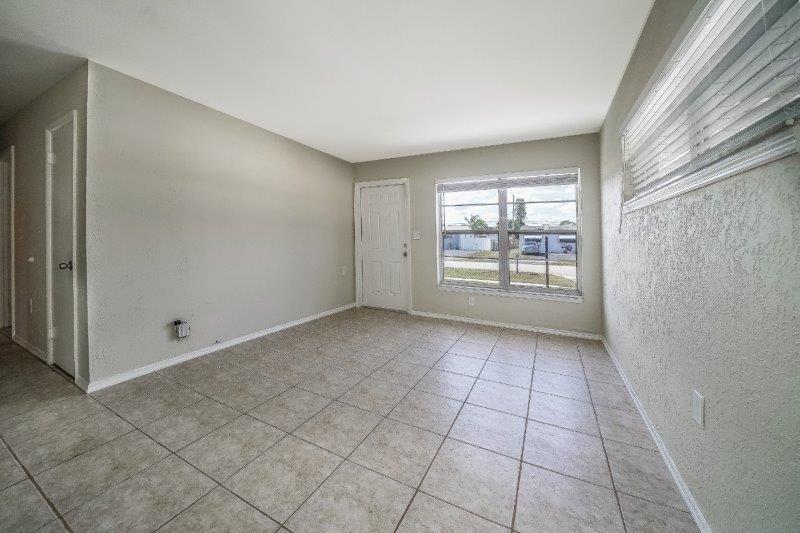 PALM BEACH SQUARE UNIT 1 - Residential Lease