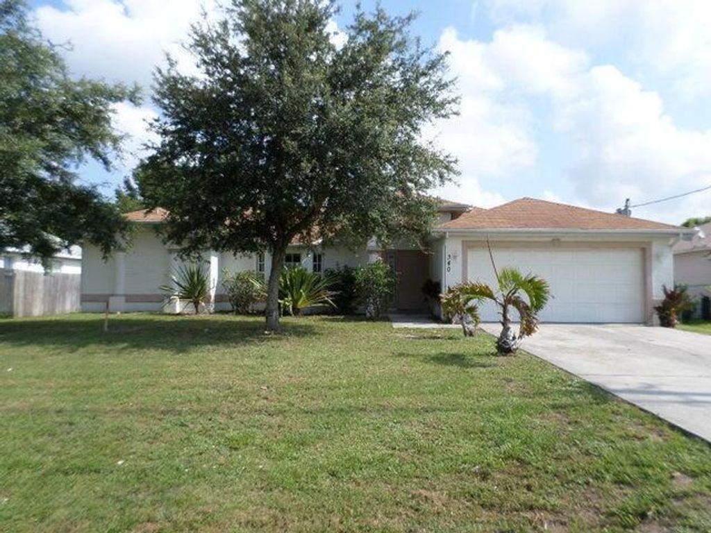 Photo of 340 SW Tulip Boulevard, Port Saint Lucie, FL 34953 (MLS # R10981029)