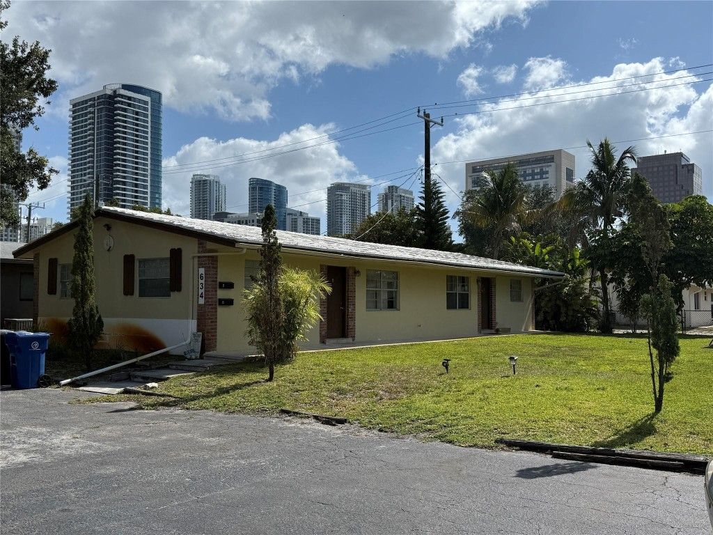 Photo of 634 SW 4th Avenue #A, Fort Lauderdale, FL 33315 (MLS # F10502154)