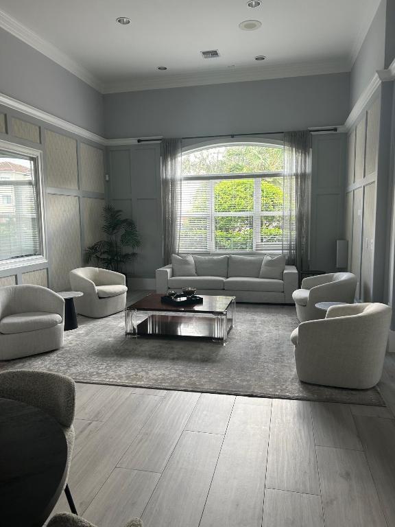 MEZZANO CONDO - Residential Lease