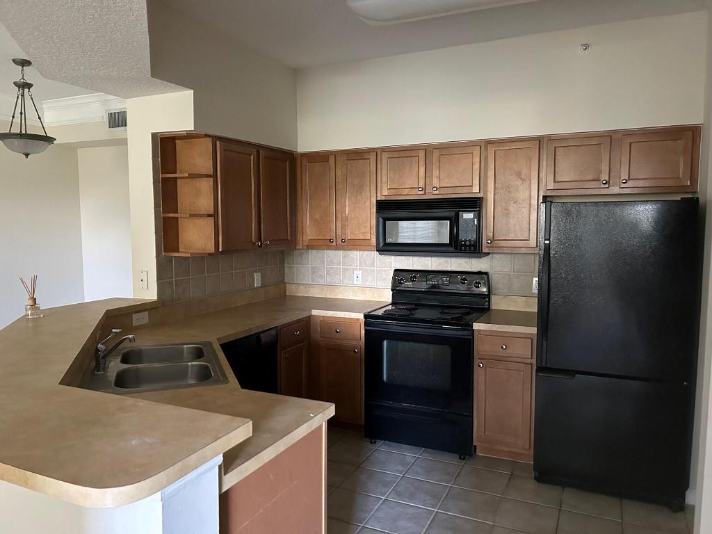 MEZZANO CONDO - Residential Lease