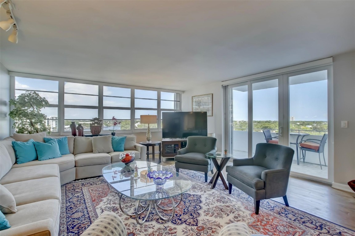 EAST POINT TOWERS - Residential