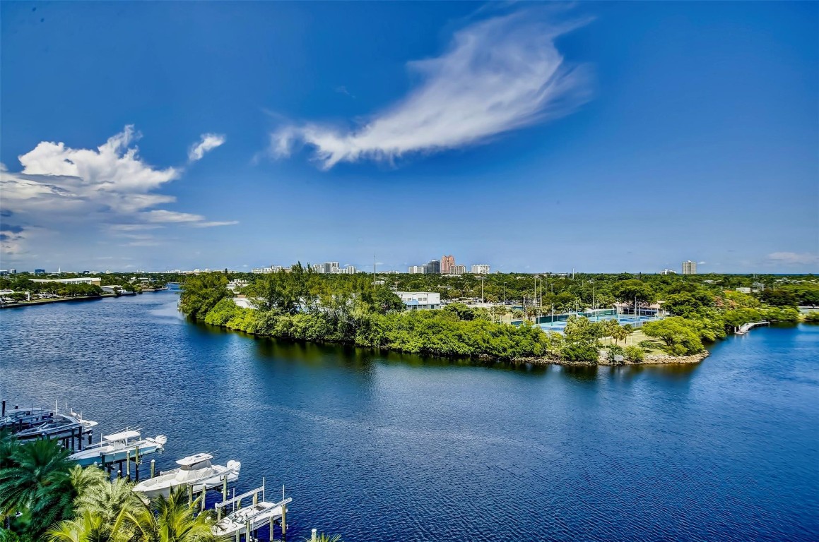 EAST POINT TOWERS - Residential