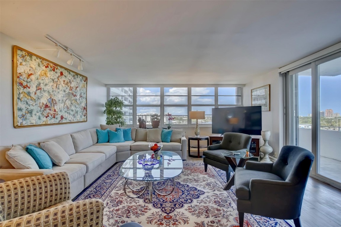 EAST POINT TOWERS - Residential