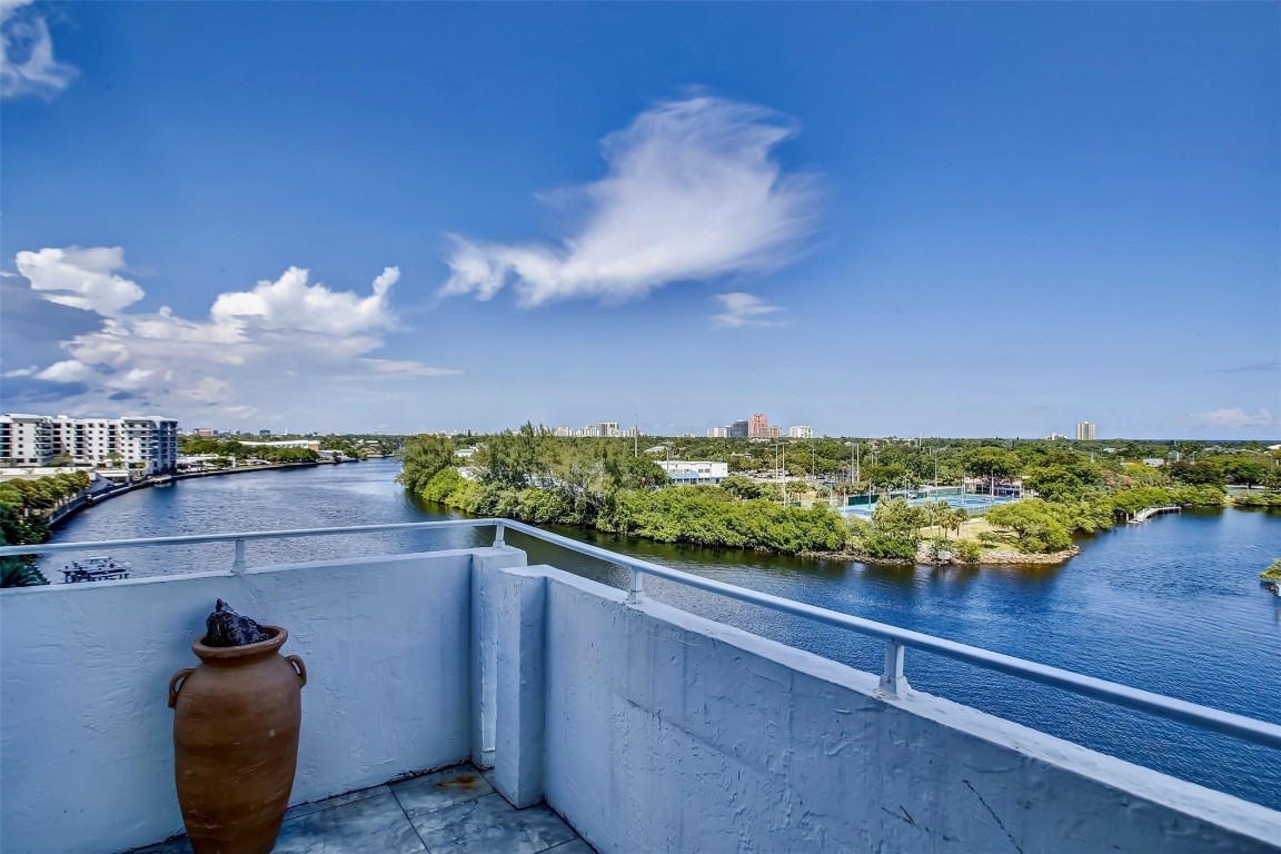 EAST POINT TOWERS - Residential