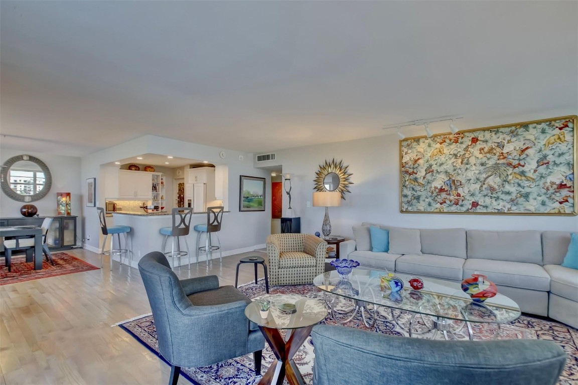 EAST POINT TOWERS - Residential