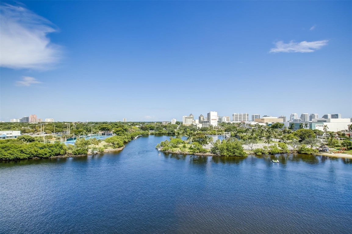 EAST POINT TOWERS - Residential