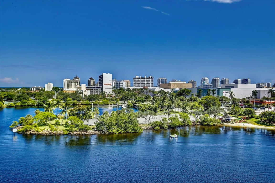 EAST POINT TOWERS - Residential